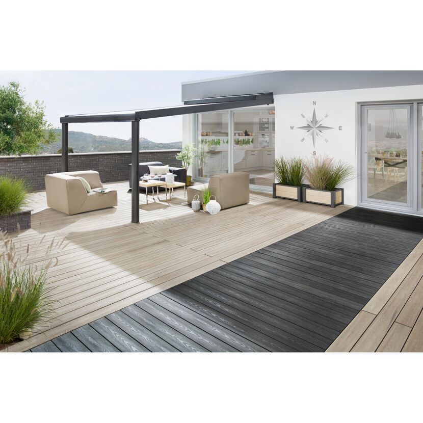 Terrasse mit grauen und beigen Dielen