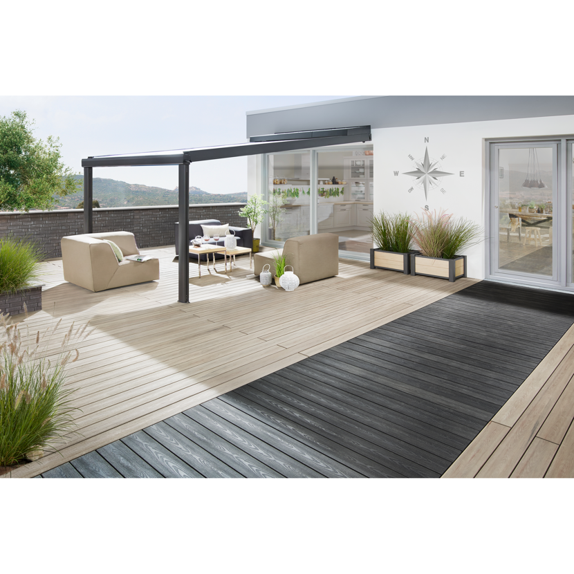 Terrasse mit grauen und beigen Dielen