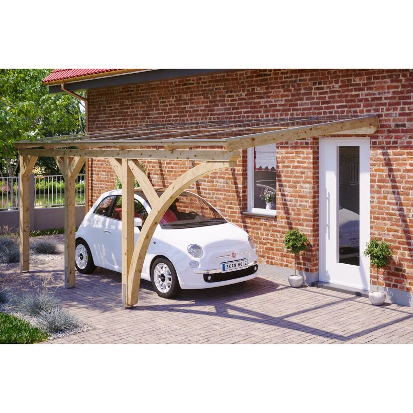 Weißes Auto unter einem Carport aus Holz.