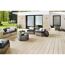 Gemütliche Terrasse mit Gartenmöbeln aus Rattan