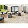 Gartenmöbel auf einer Terrasse aus DreamDeck WPC Platinum creme