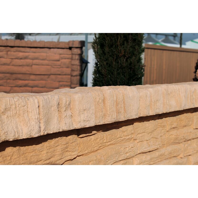 Gelbe Mauer mit Struktur