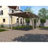 Holzcarport auf einem gepflasterten Hof