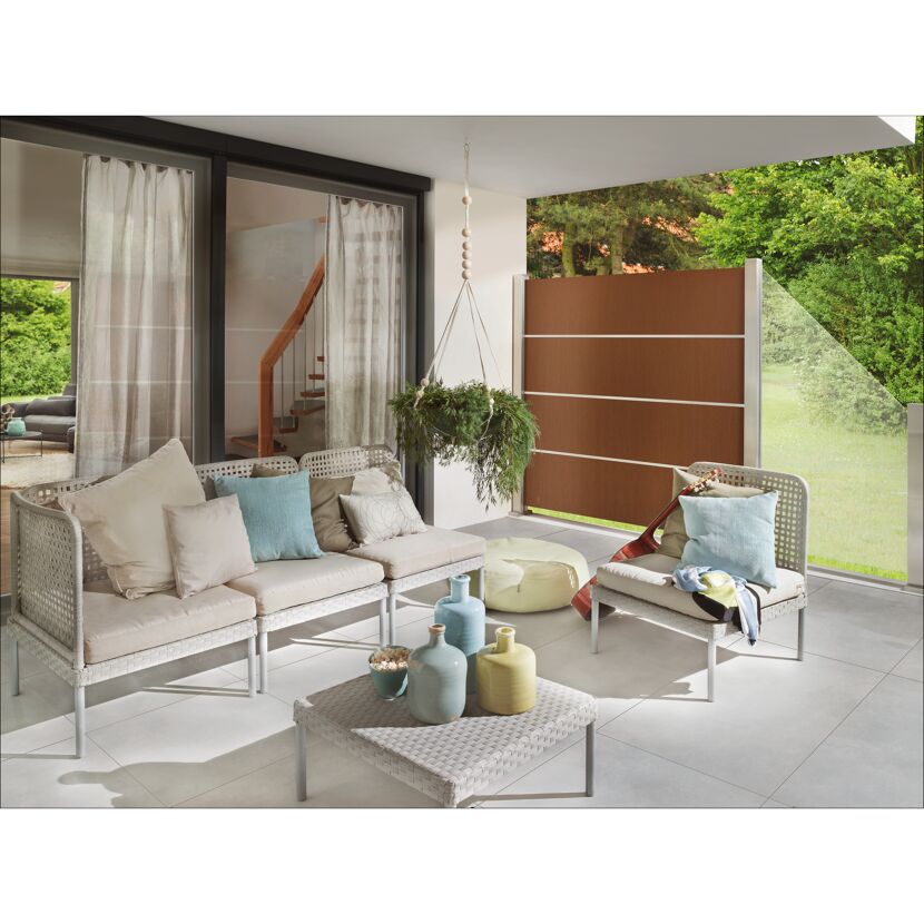 Gemütliche Terrasse mit Sichtschutz