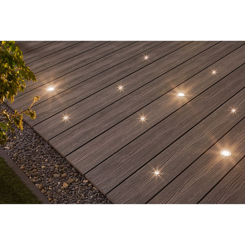 Beleuchtete Terrassendielen in Holzoptik