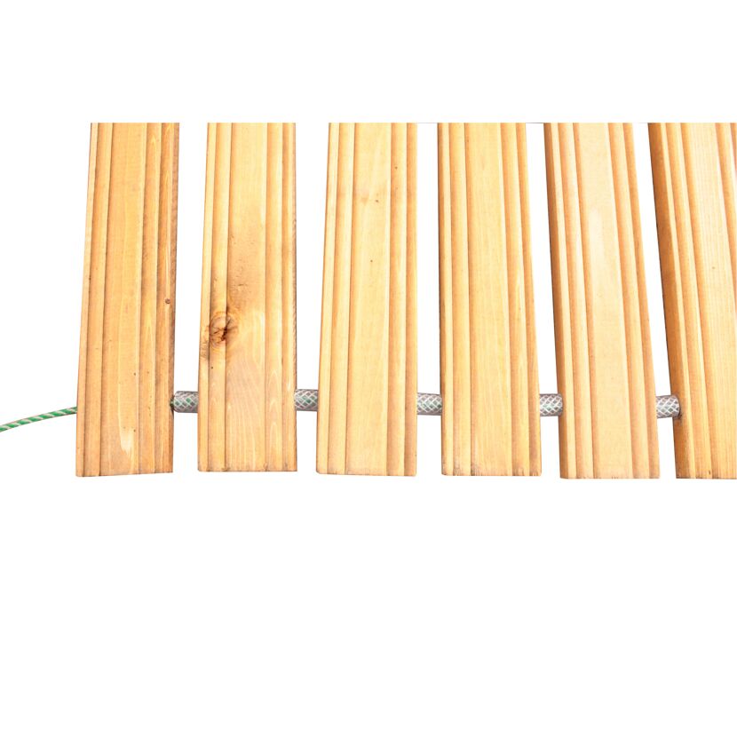Holzsteg mit Schnur