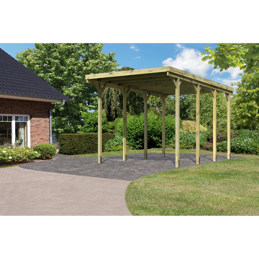 Holz-Carport im Garten