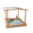 Sandkasten aus Holz mit Sonnenschutz und Sandspielzeug