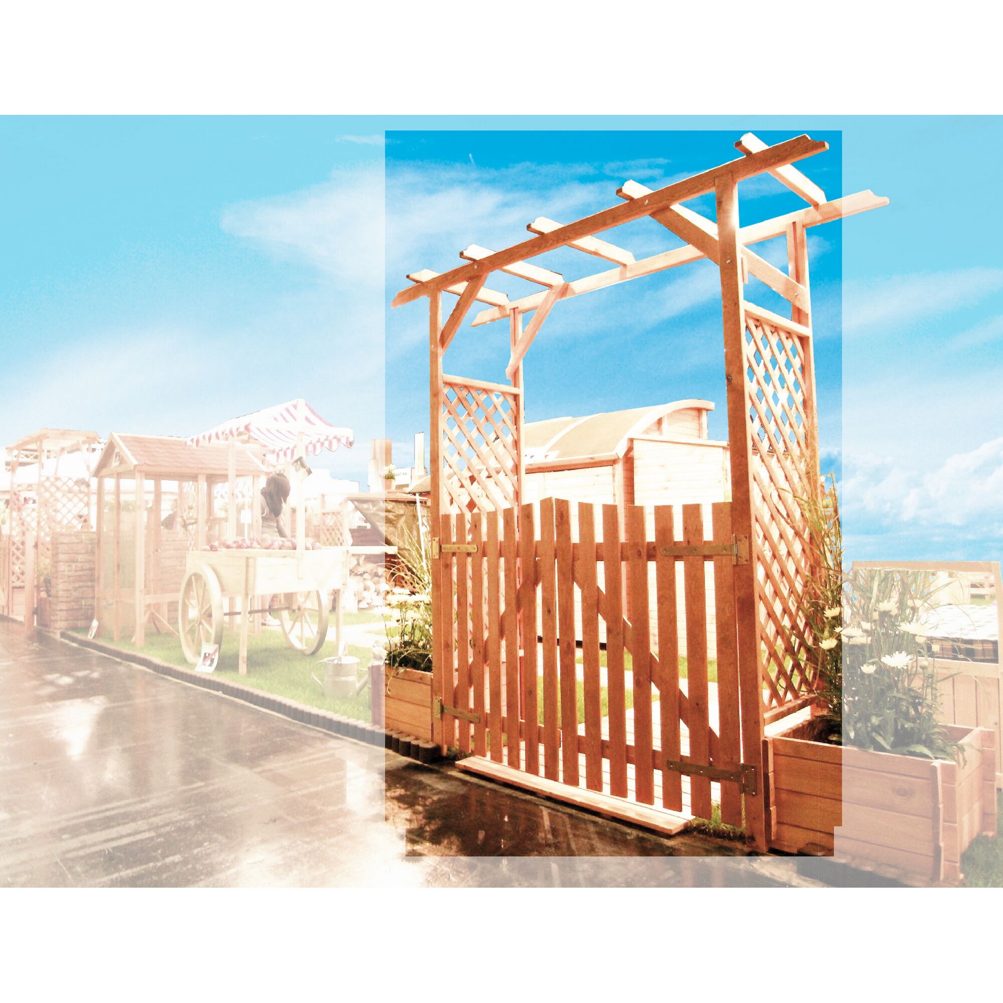 Gartenpergola aus Holz mit Tür