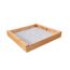 Hölzerner Sandkasten mit Sand