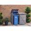Mülltonnenbox aus Holz mit blauer Mülltonne