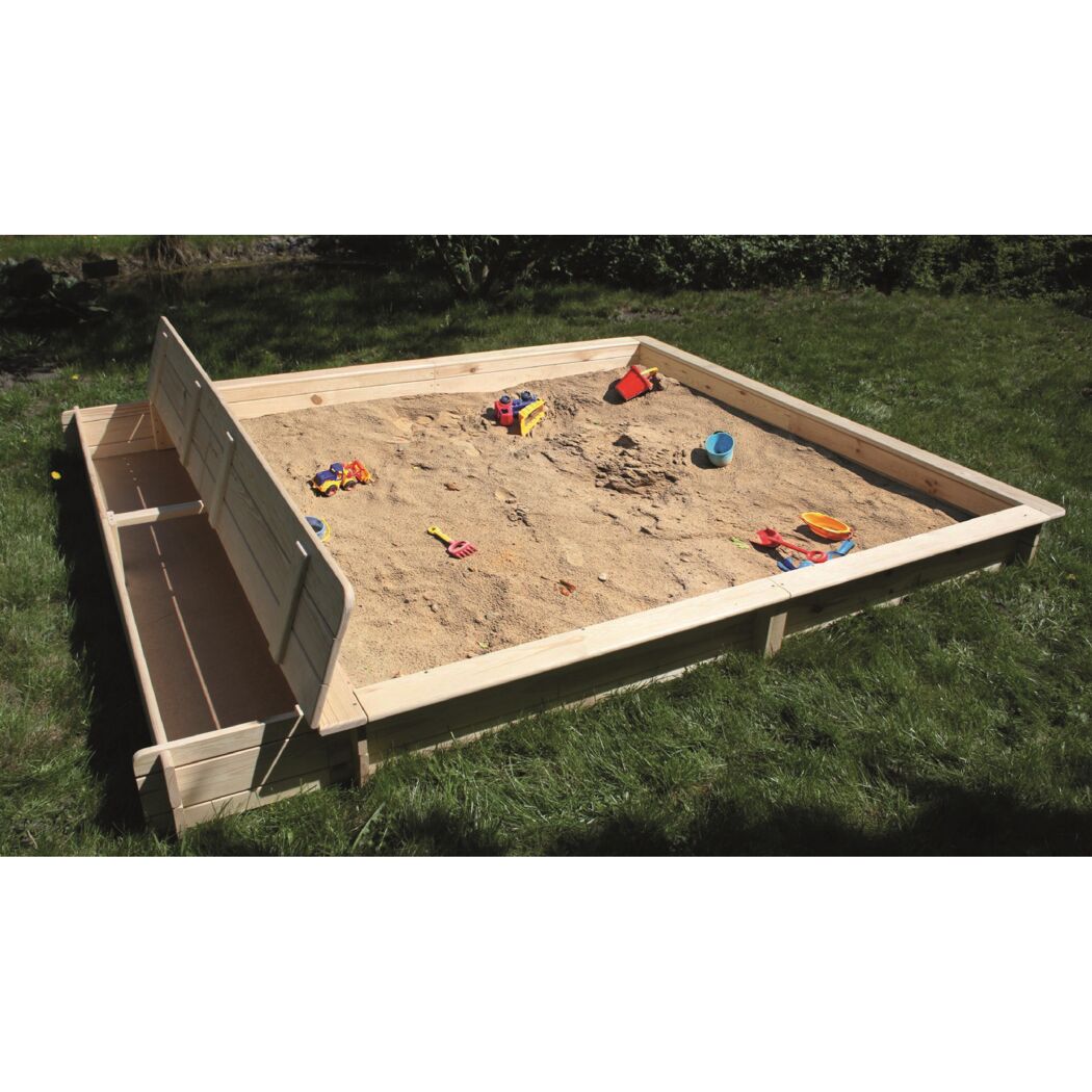 Holzsandkasten mit Spielzeug