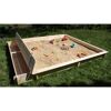 Hölzerner Sandkasten mit Spielsachen