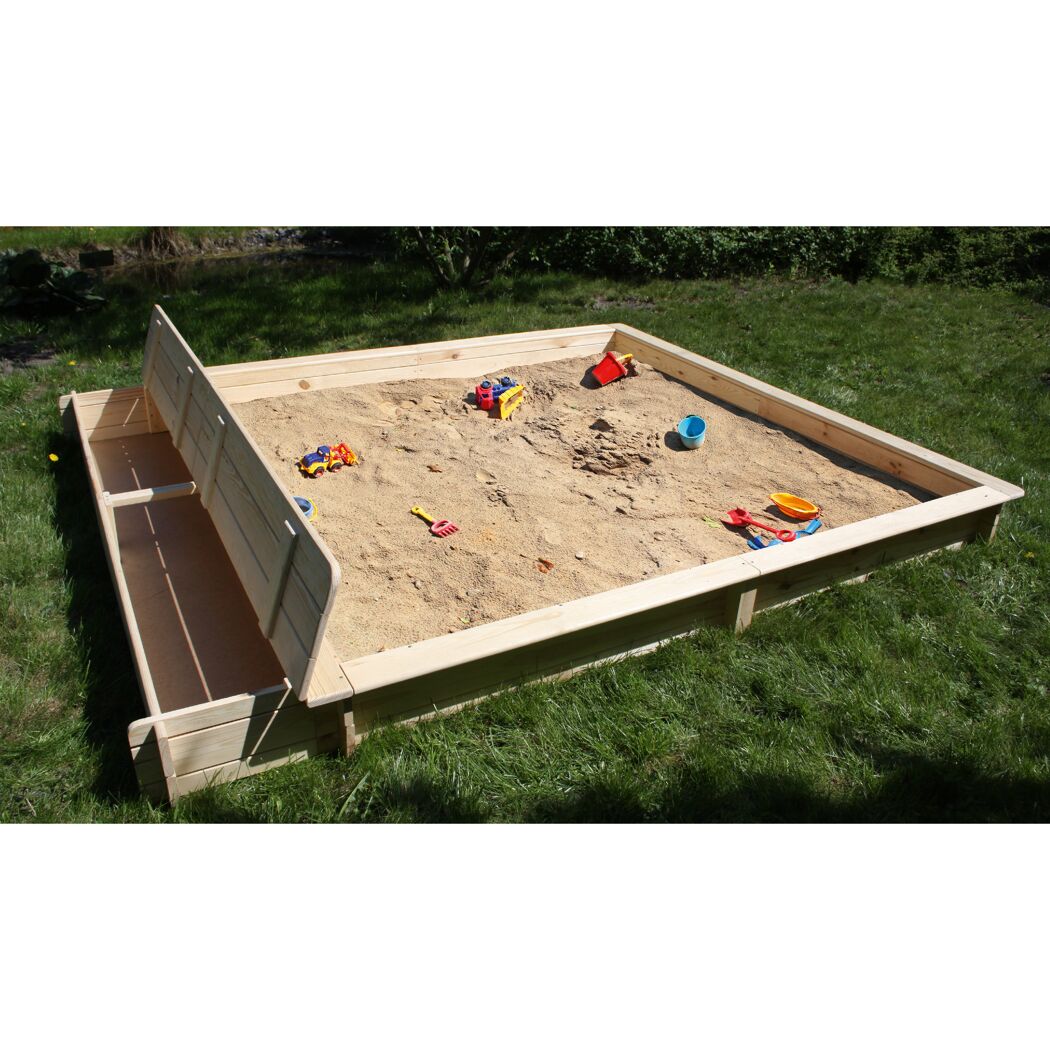 Hölzerner Sandkasten mit Spielsachen