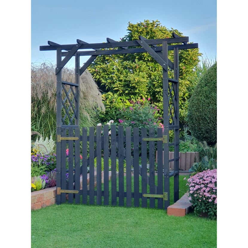 Schwarze Gartenpergola mit Tor