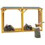 Holzlager mit Scheiten und Axt