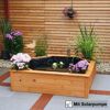 Holz-Hochteich mit Seerosen und Solarpumpe