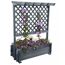Grauer Rankkasten mit Rankgitter und Blumen