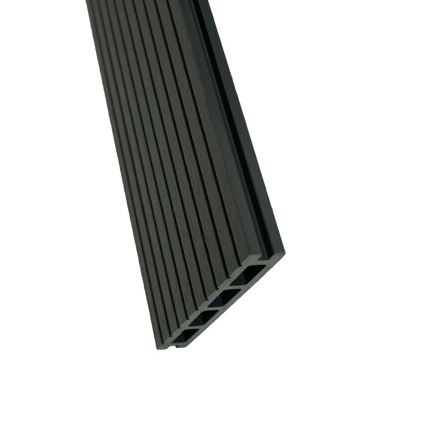 Schwarze WPC Terrassendiele