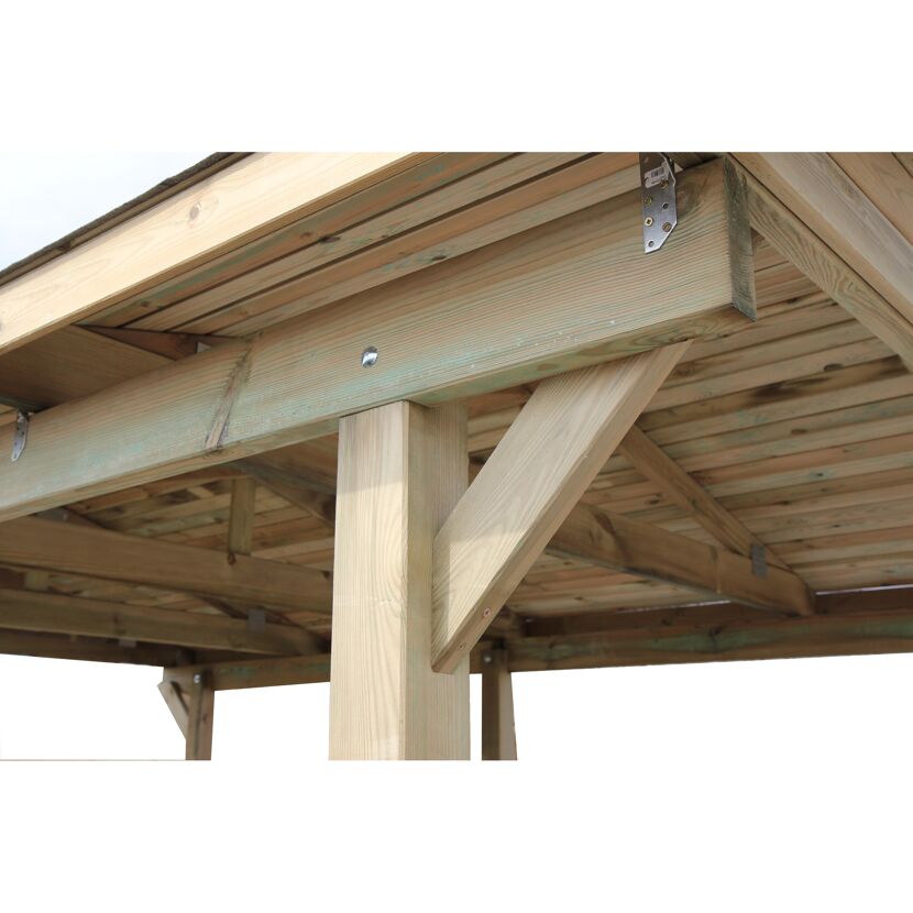 Holzbalken eines Carports