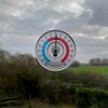 Fensterthermometer bei 10 Grad Celsius