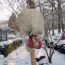 Winterschutz für Baum mit Jutesack
