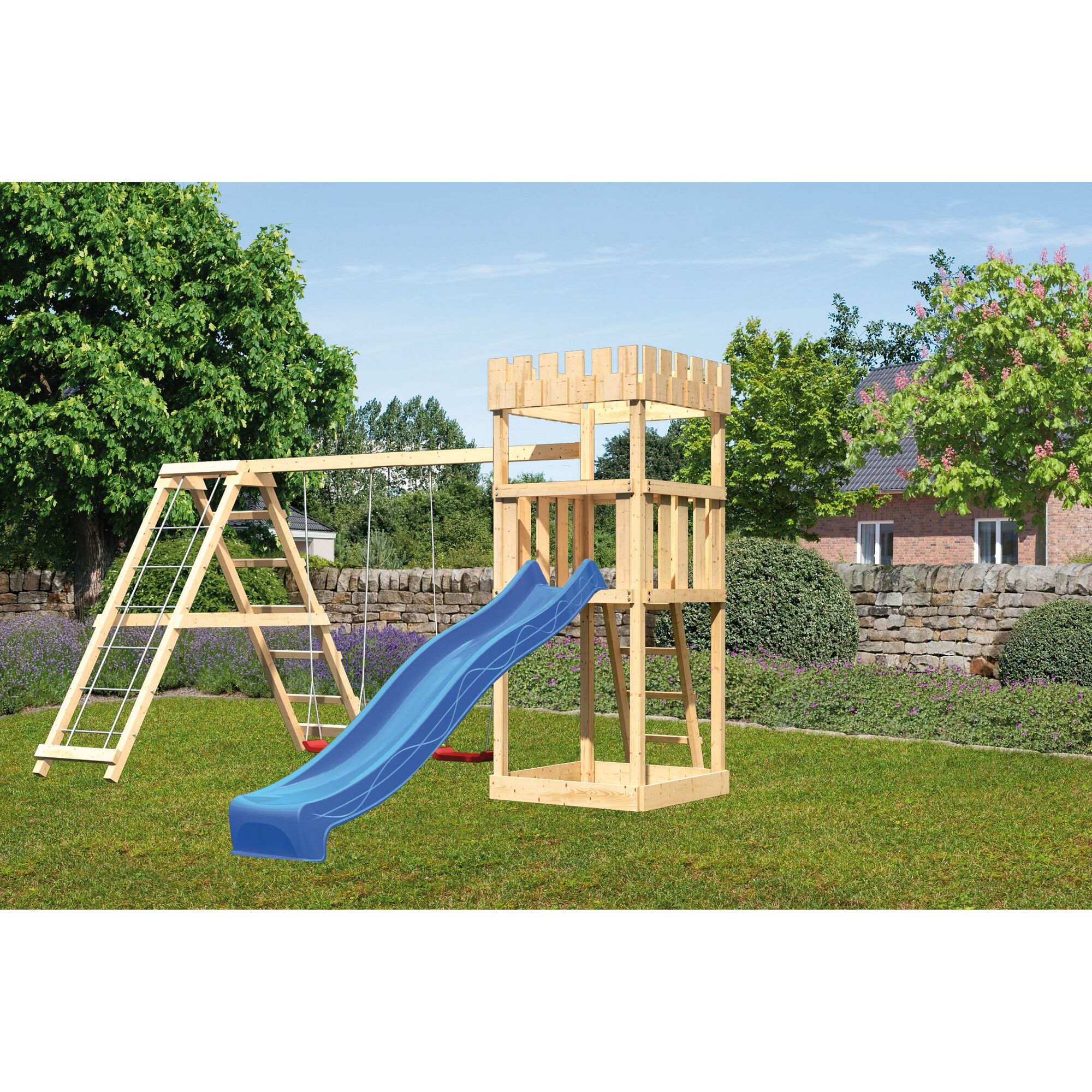 Kinderspielturm aus Holz mit blauer Rutsche und roter Schaukel.