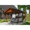 Auto steht unter einem Carport aus Holz.