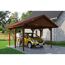 Person parkt gelbes Auto unter Carport.