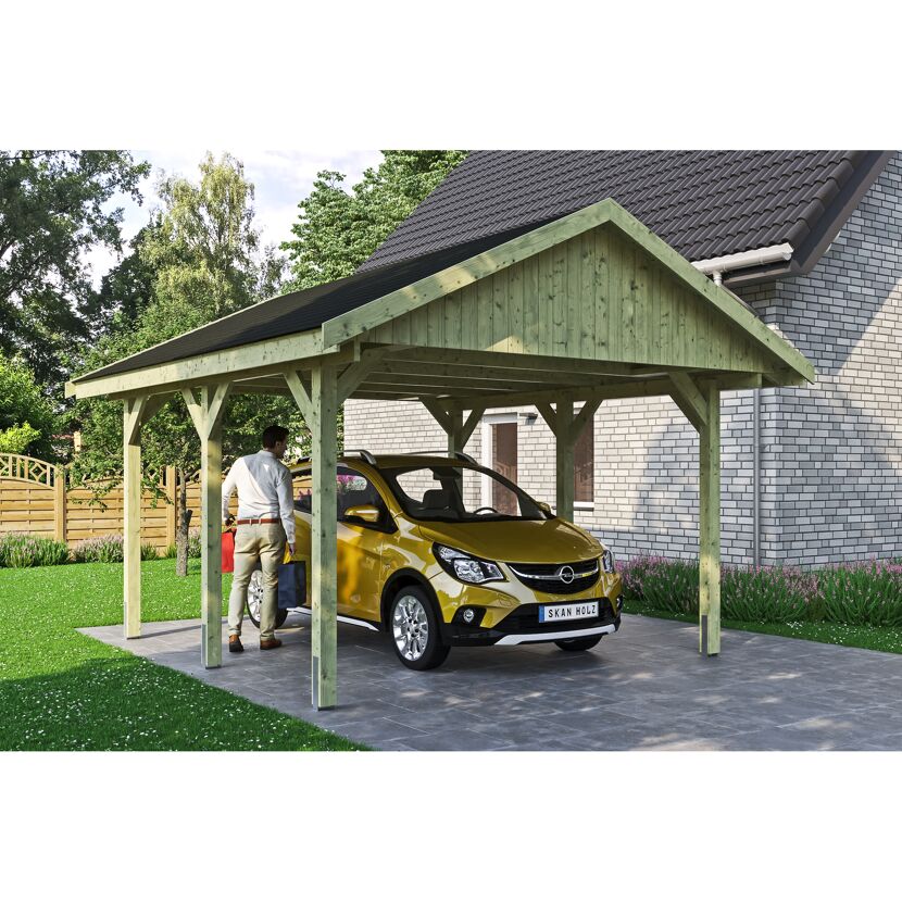 Auto steht unter einem Carport aus Holz.