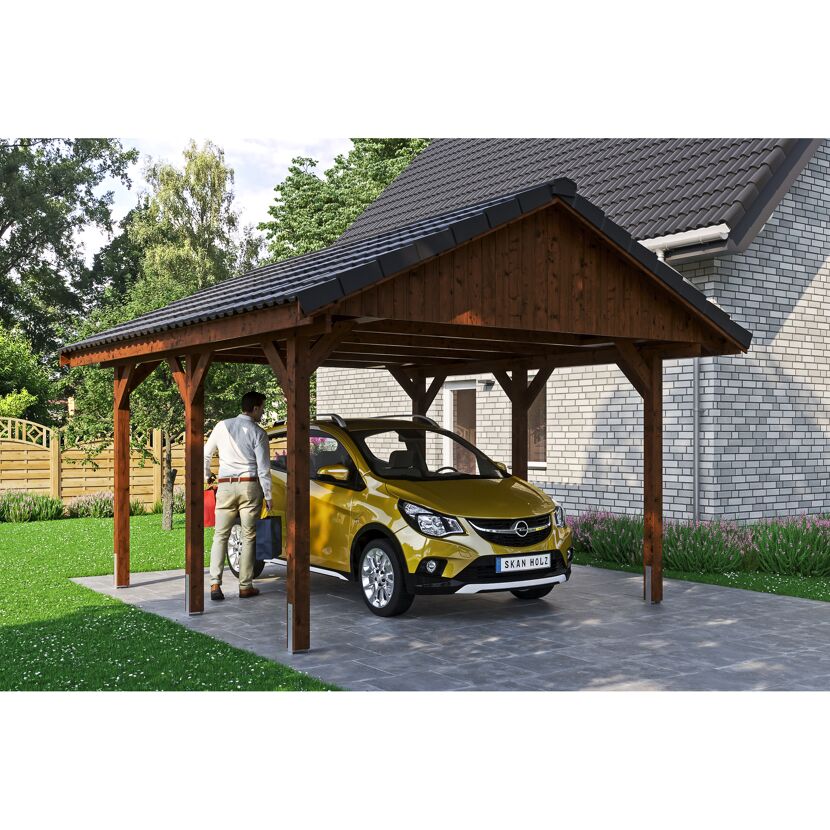 Person parkt gelbes Auto unter einem Carport.