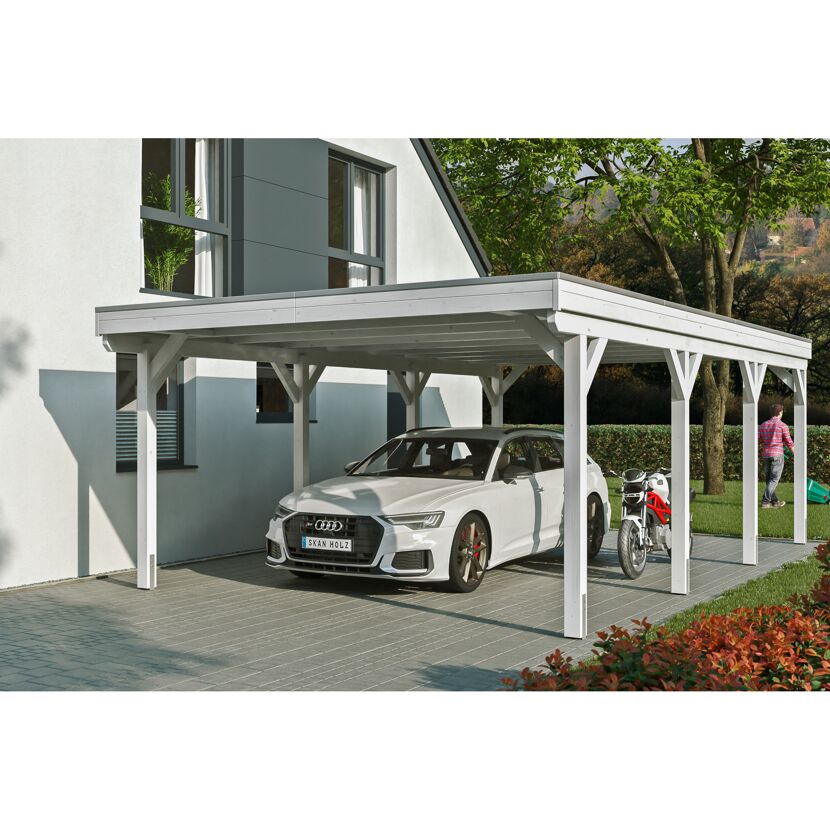 Weißer Carport aus Holz mit Auto und Motorrad