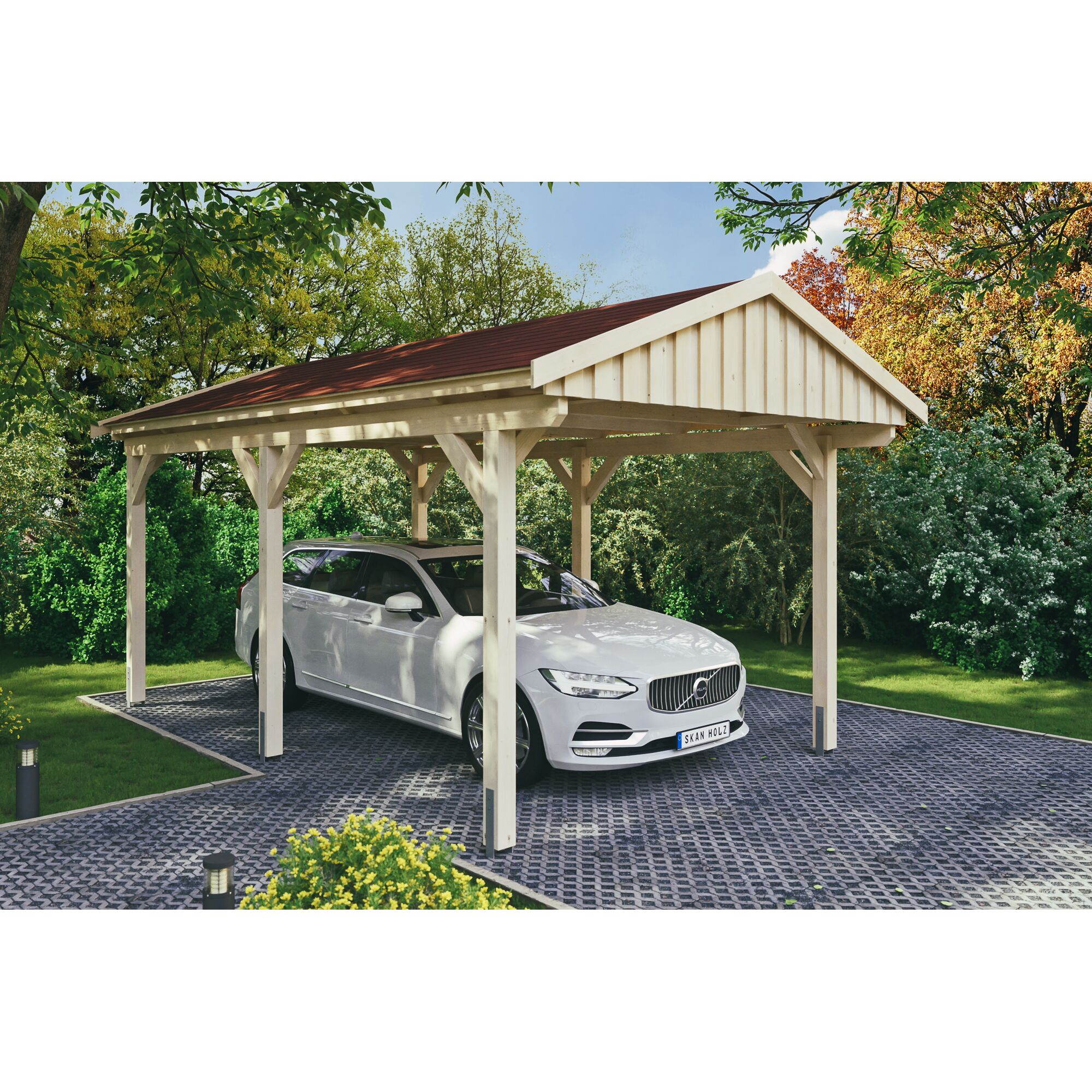 Auto steht unter einem Carport aus Holz.