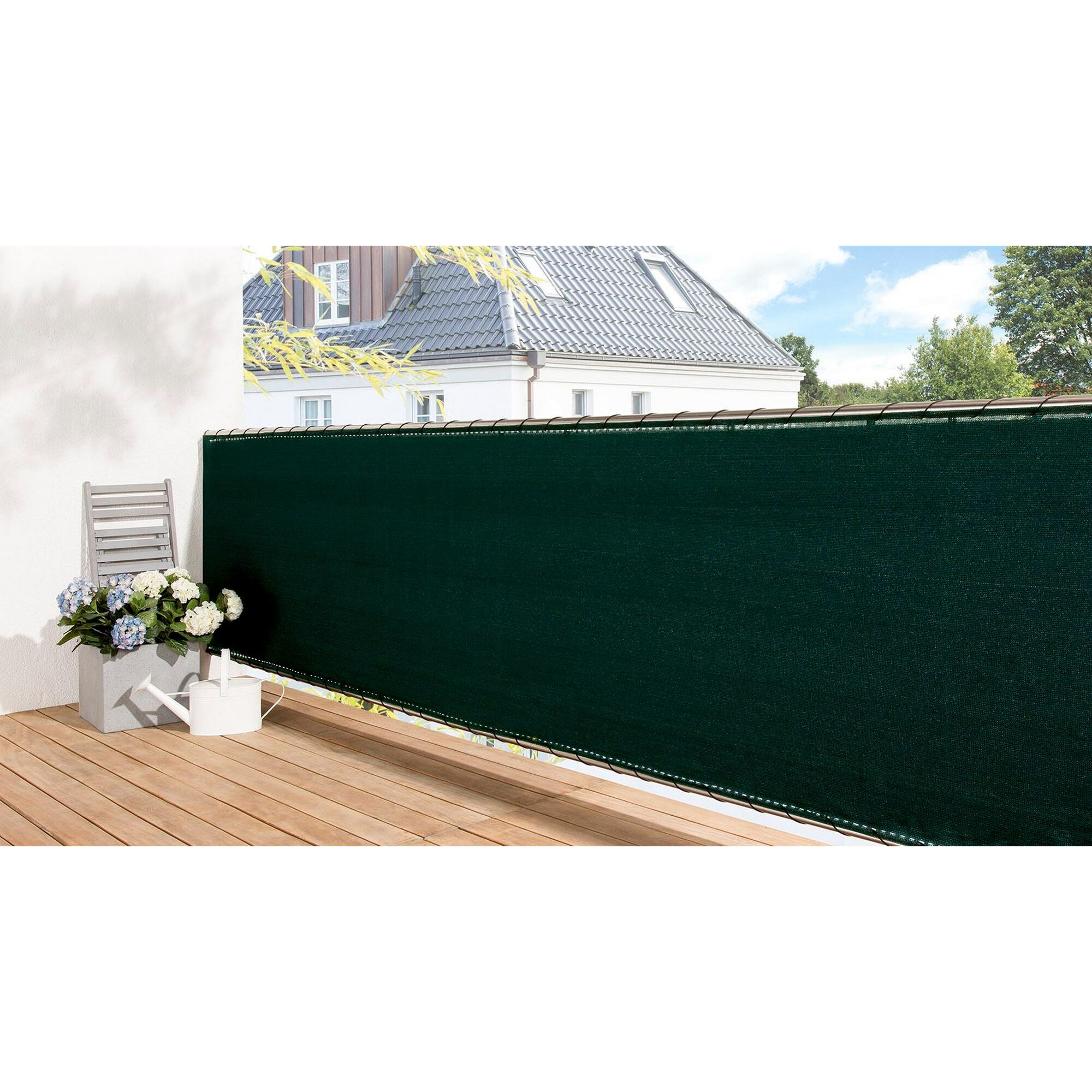 Grüner Sichtschutz am Balkon