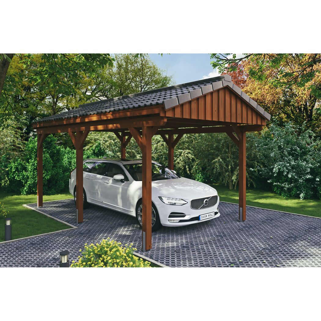 Auto steht unter einem hölzernen Carport.
