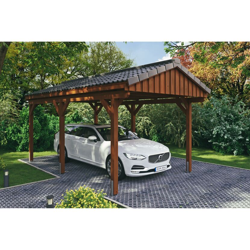 Auto steht unter einem hölzernen Carport.
