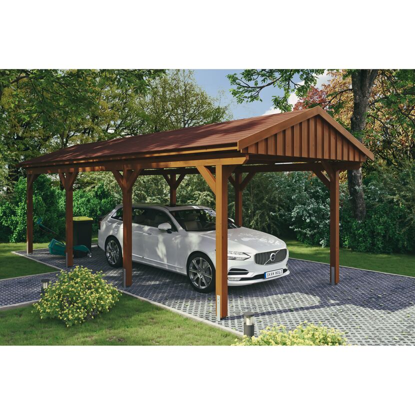 Auto steht unter einem Holzdach-Carport.