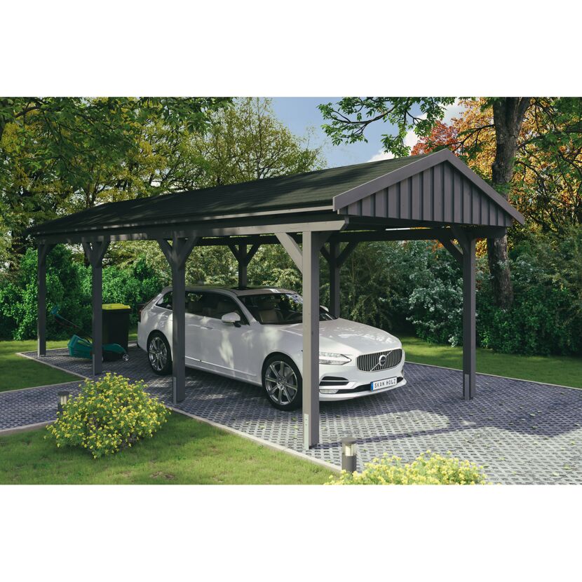 Auto und Rasenmäher unter einem Carport