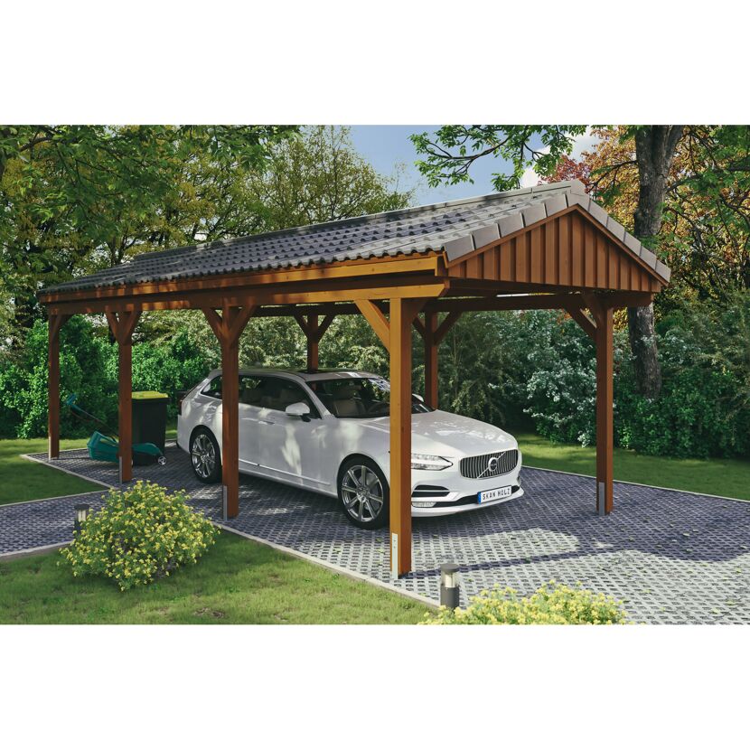 Auto steht unter einem Carport aus Holz.