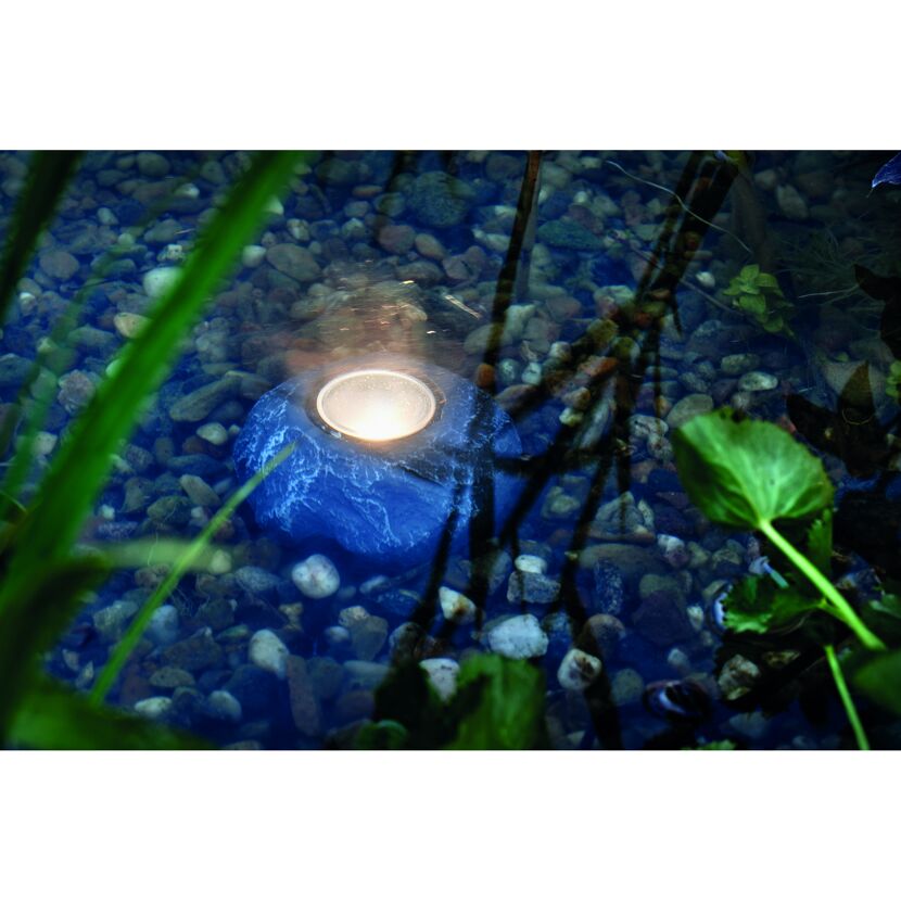 Pontec PondoStar Rocklight leuchtet im Teich