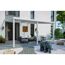 Weiße Terrassenüberdachung Garda mit Gartenmöbeln