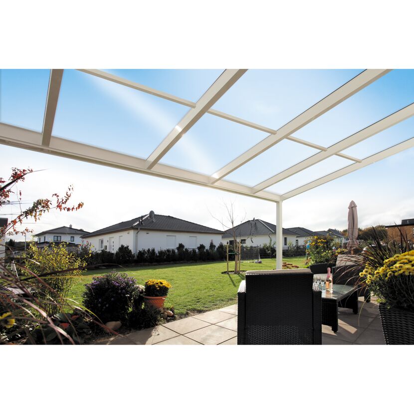 Terrasse mit Glasdach im Garten
