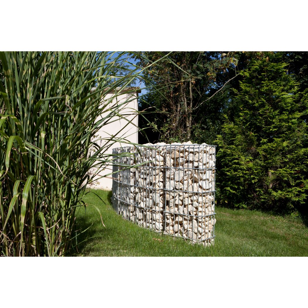 Gabione mit Steinen im Garten