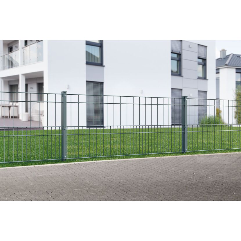 Doppelstabmattenzaun vor einem Haus