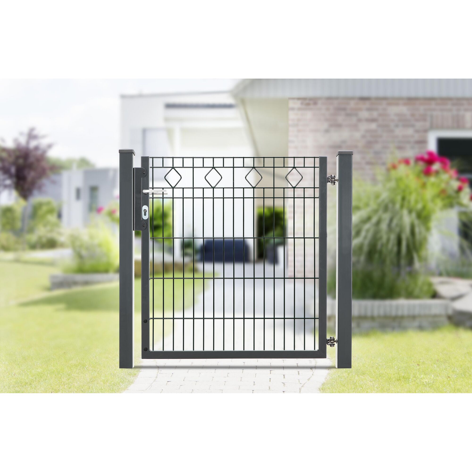 Schwarzes Gartentor mit Zierspitzen