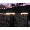 Beleuchtete Gabionenwand mit Steinen