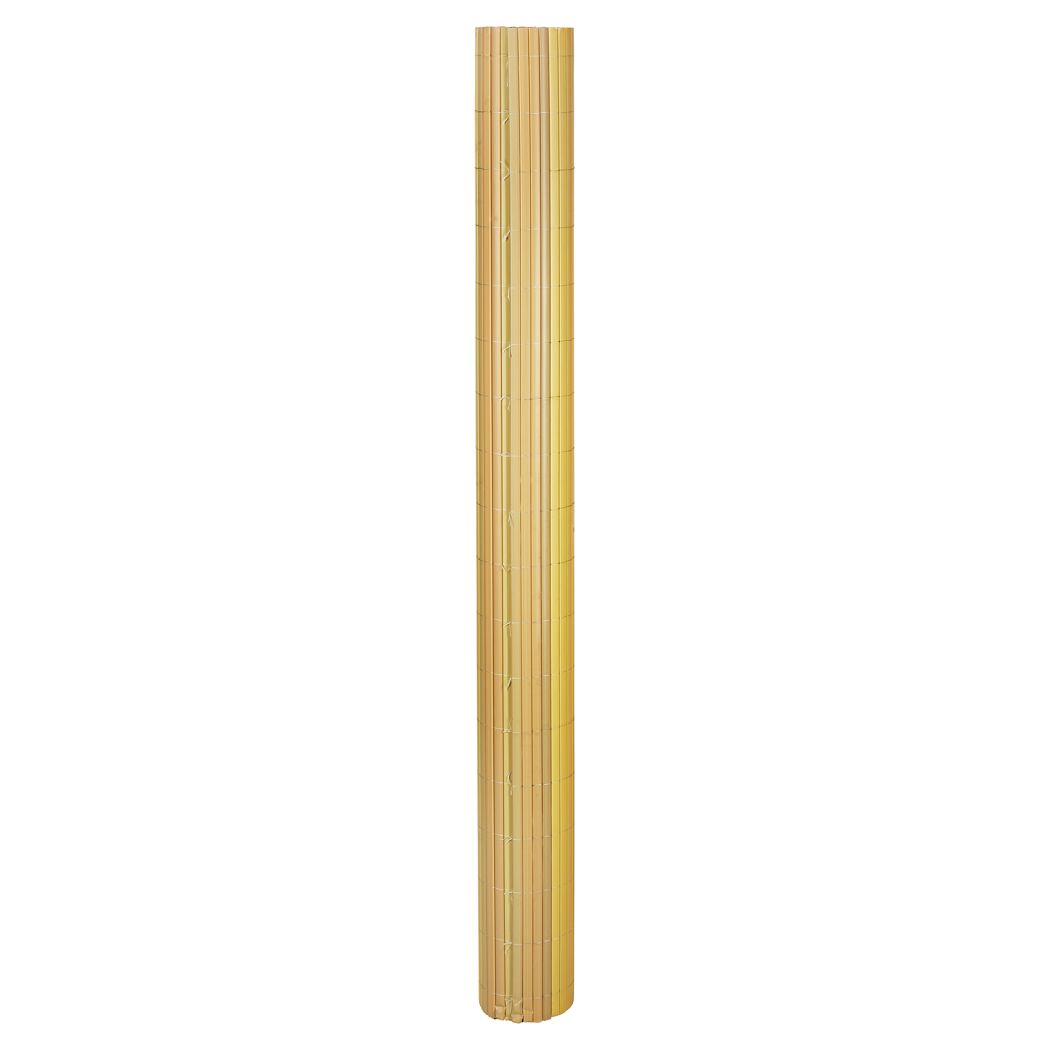 Zusammengerollte Bambusmatte Rügen