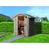 Kleines Gartenhaus mit geöffneter Tür und Gartengeräten