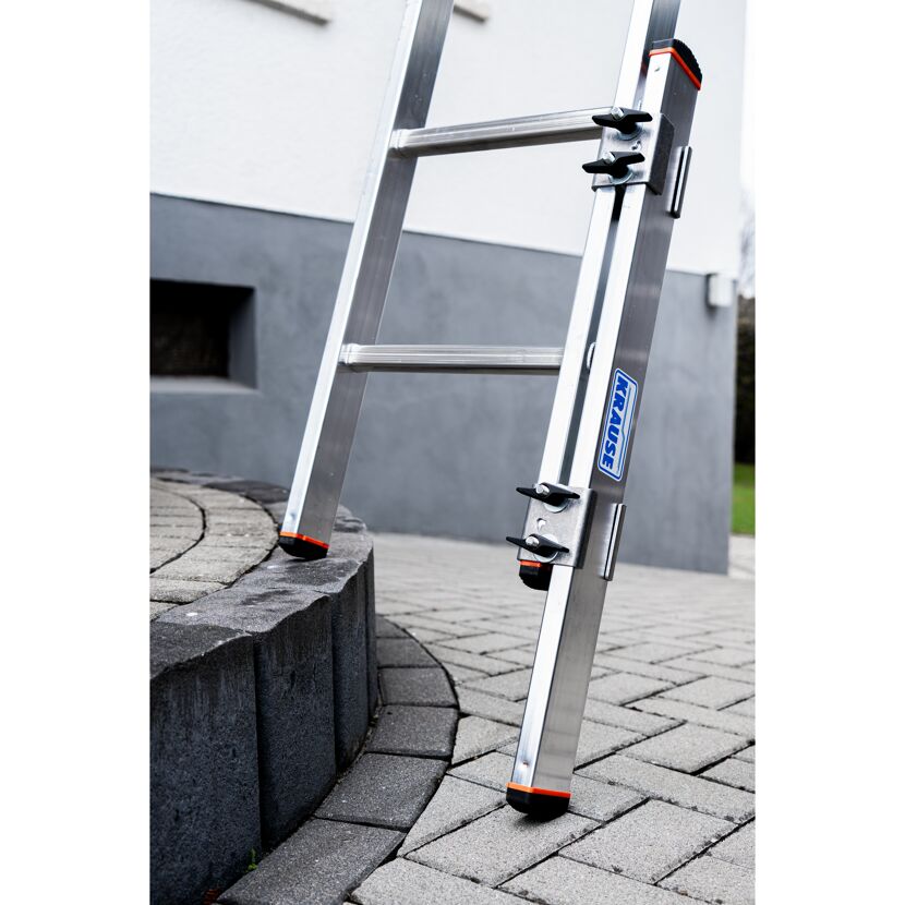 Alu-Schiebeleiter KRAUSE an Hauswand