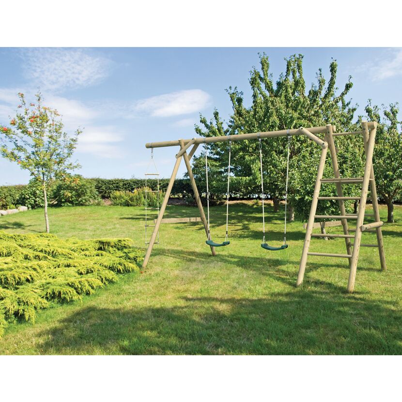 Holzschaukel mit zwei Schaukeln und einer Leiter
